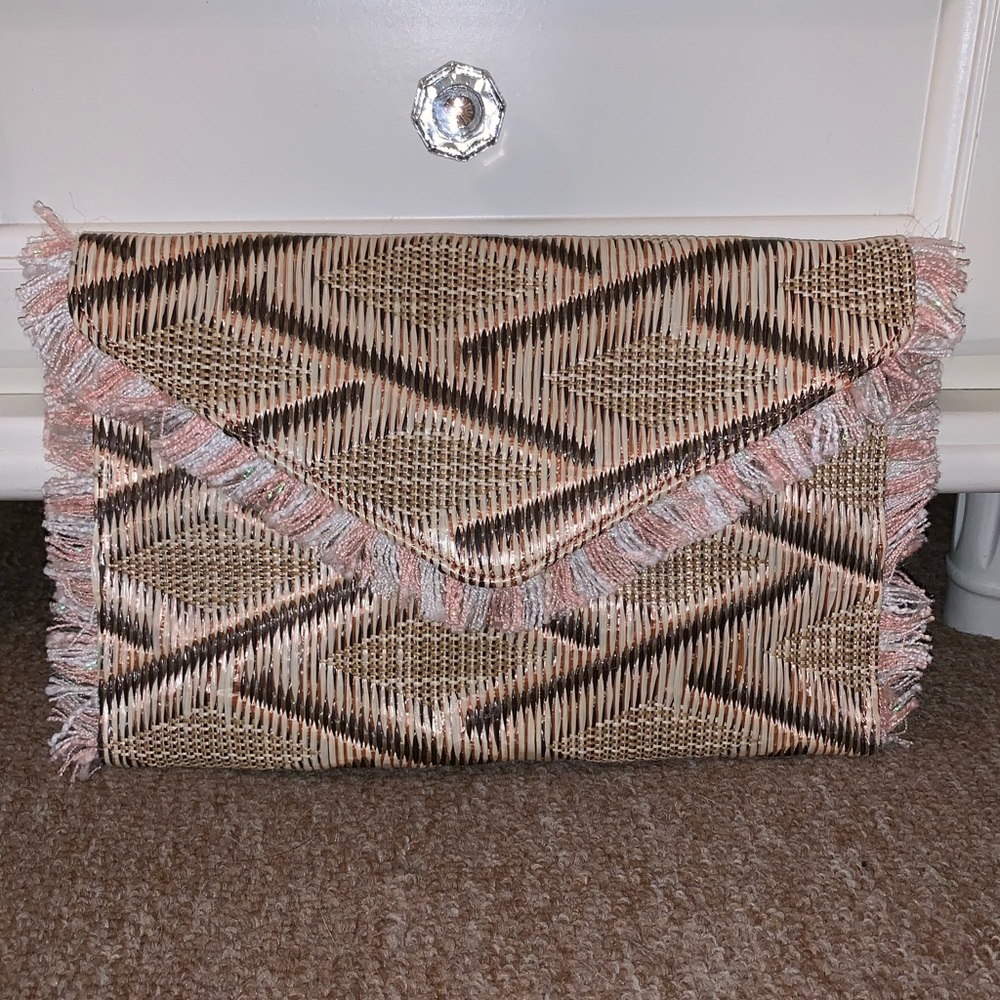 •Urban Expressions• Straw Raffia Clutch